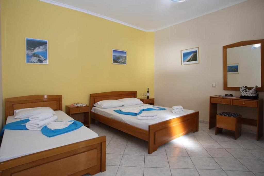 Theocharis Bros - Studios Apartments Ayios Nikitas Ngoại thất bức ảnh