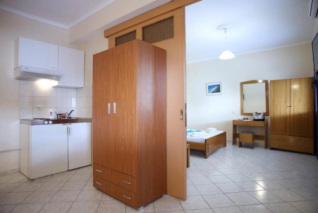 Theocharis Bros - Studios Apartments Ayios Nikitas Ngoại thất bức ảnh