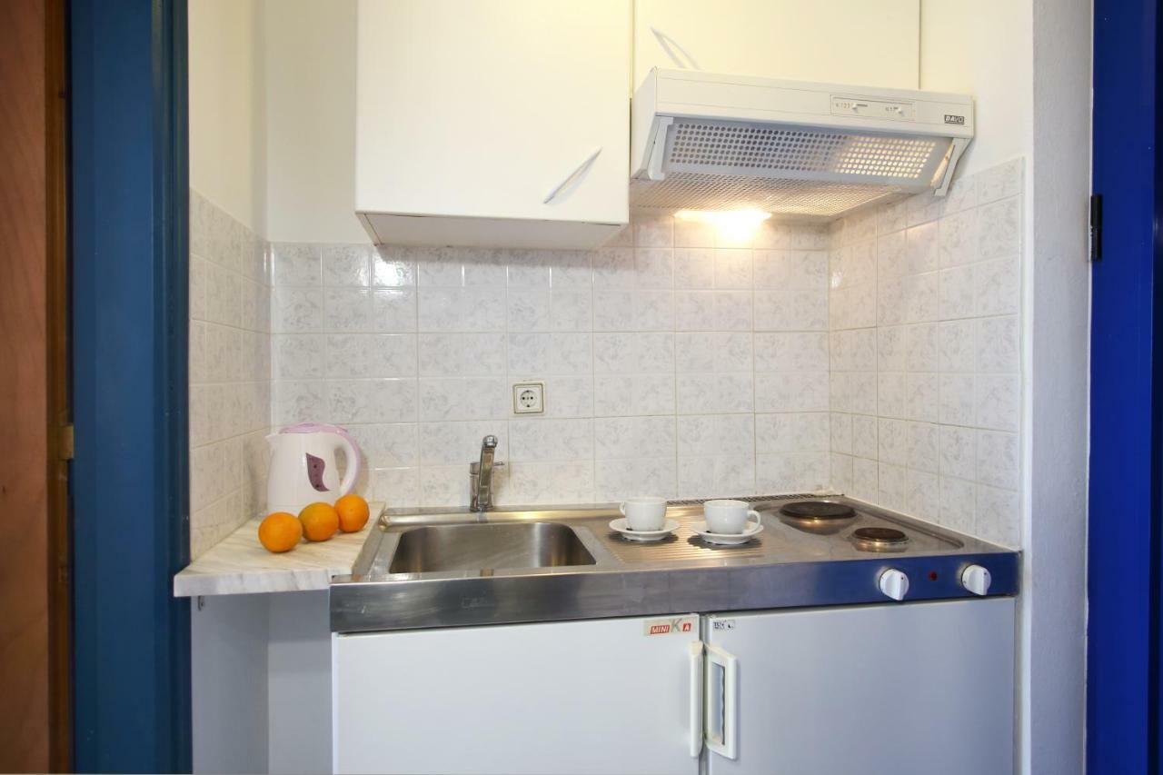 Theocharis Bros - Studios Apartments Ayios Nikitas Ngoại thất bức ảnh