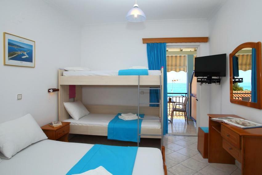 Theocharis Bros - Studios Apartments Ayios Nikitas Ngoại thất bức ảnh