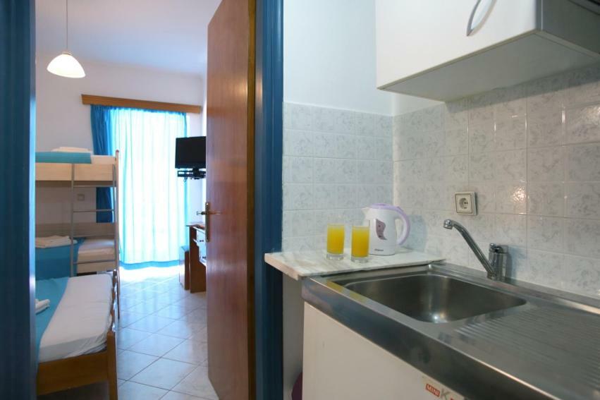 Theocharis Bros - Studios Apartments Ayios Nikitas Ngoại thất bức ảnh